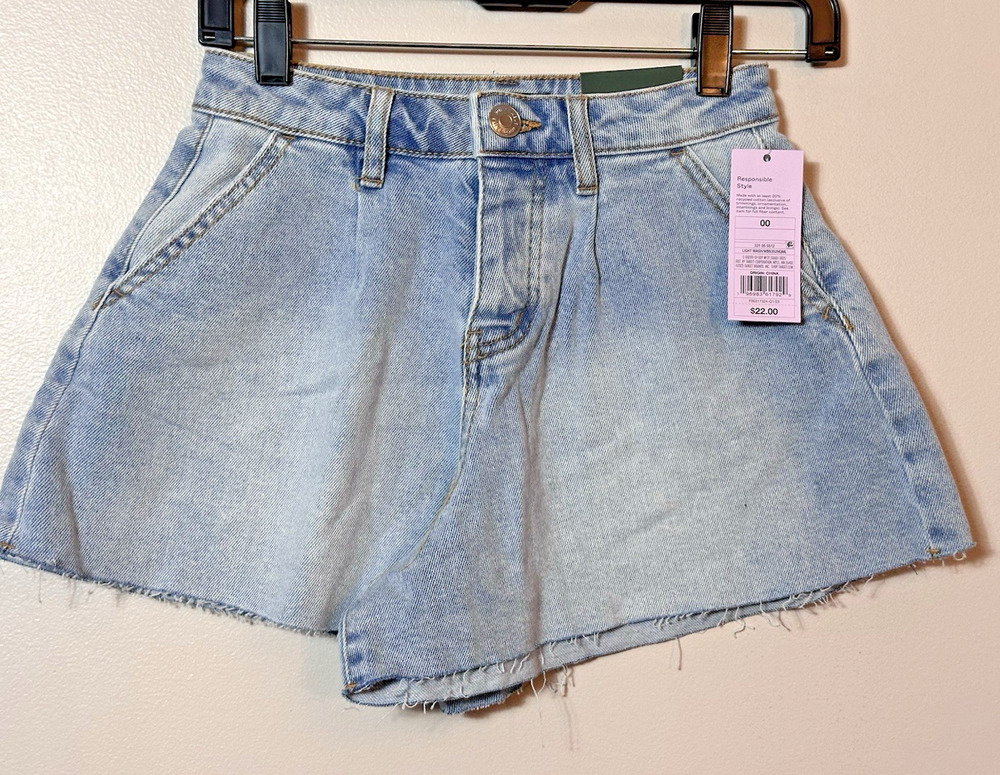 Wild‎ Fable High Rise A Line Denim Shorts Size 00 Light Wash Pleated Raw Hem NWT